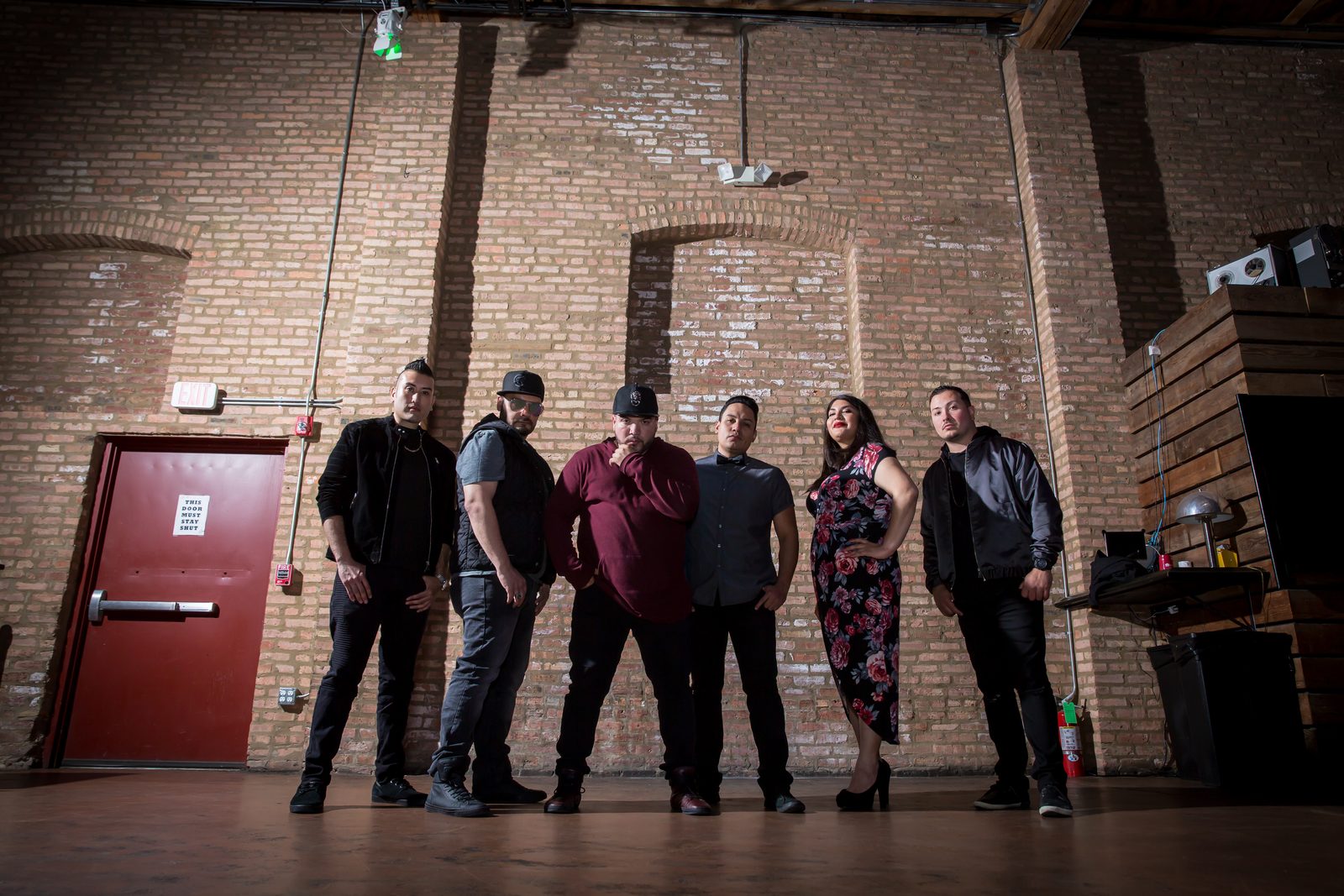 La Obra lineup against a brick wall