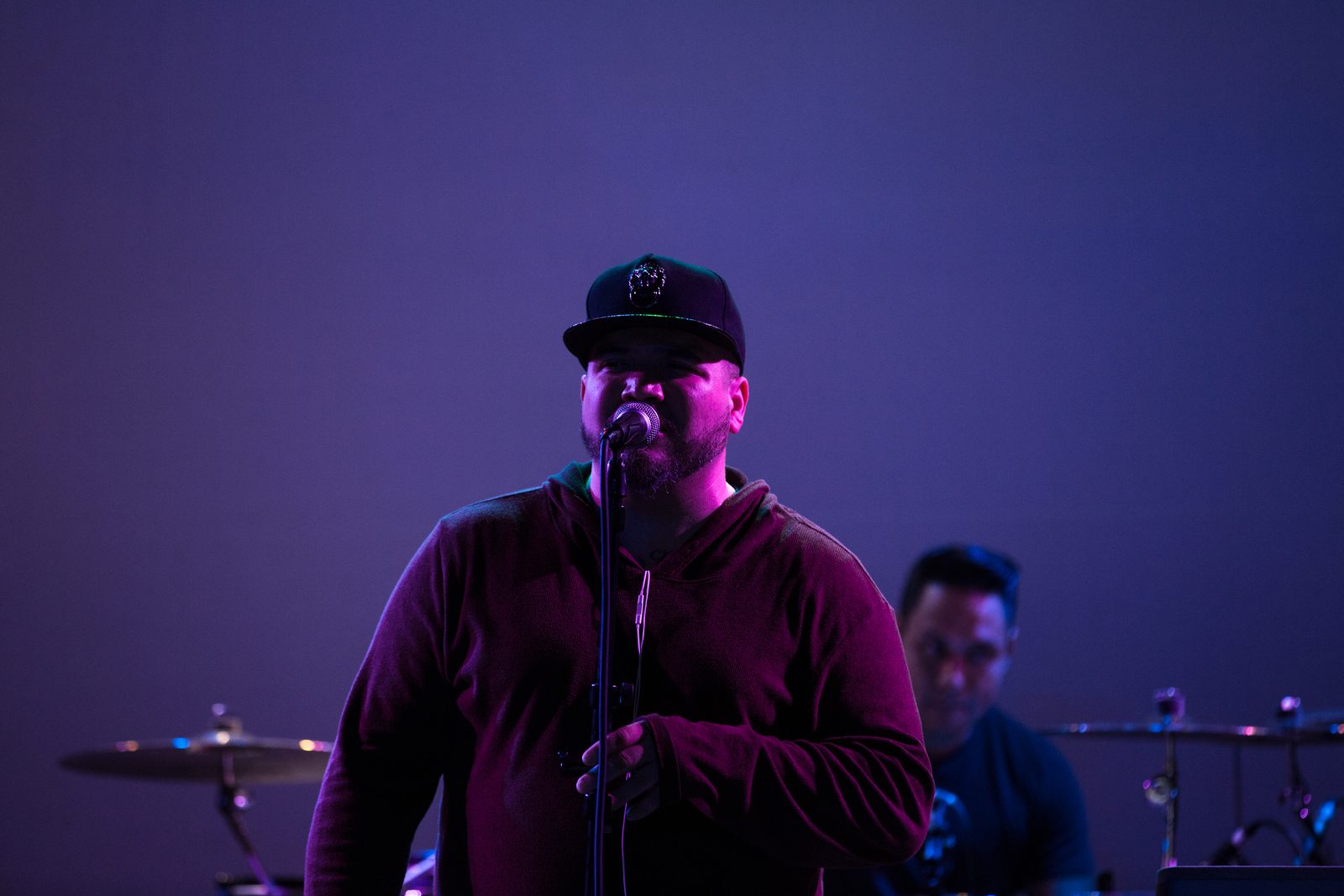 La Obra vocalist live
